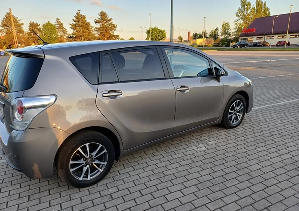 Toyota Verso cena 29900 przebieg: 230000, rok produkcji 2014 z Ostrów Lubelski małe 407